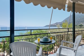 Property grounds - Studio Apartment 'S8' with Sea View, Wi-Fi and Air Conditioning (Lefkada)
