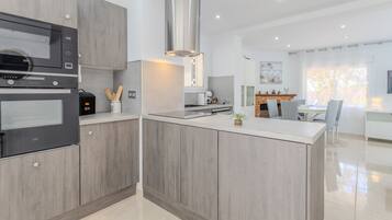 Fridge, microwave, dishwasher, coffee/tea maker