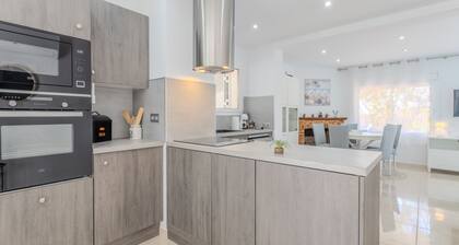 Villa 'Anna' mit Meerblick, Wi-Fi und Klimaanlage