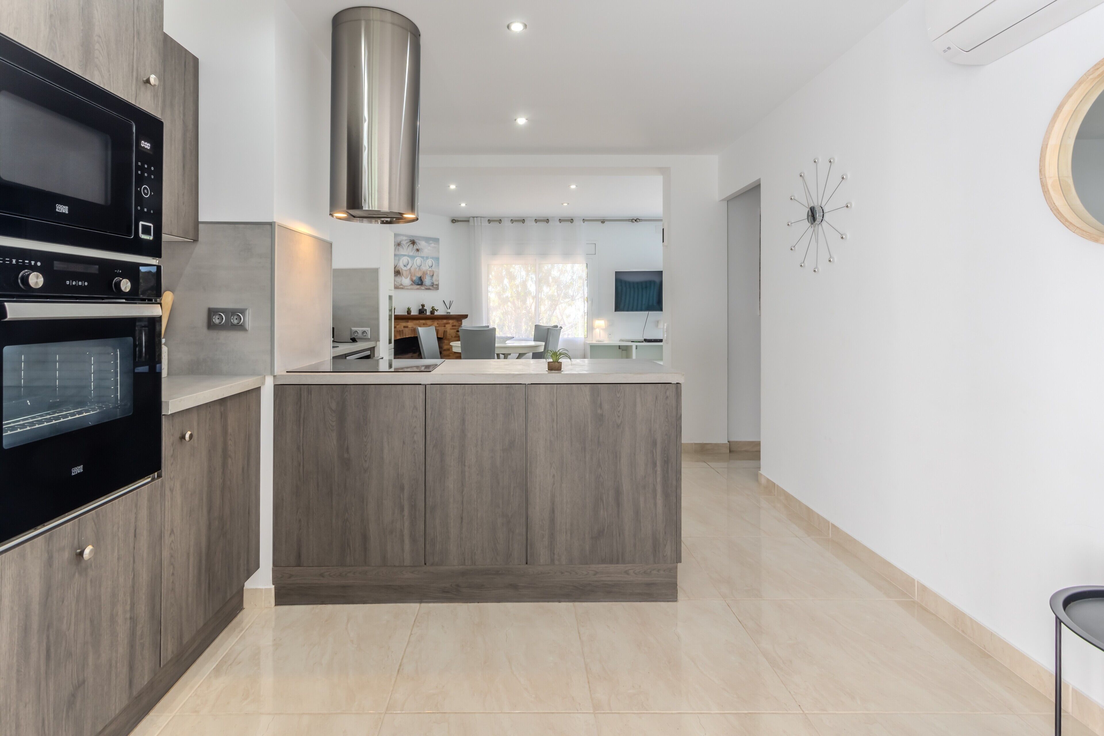 Frigorifero, microonde, lavastoviglie, macchina per tè/caffè