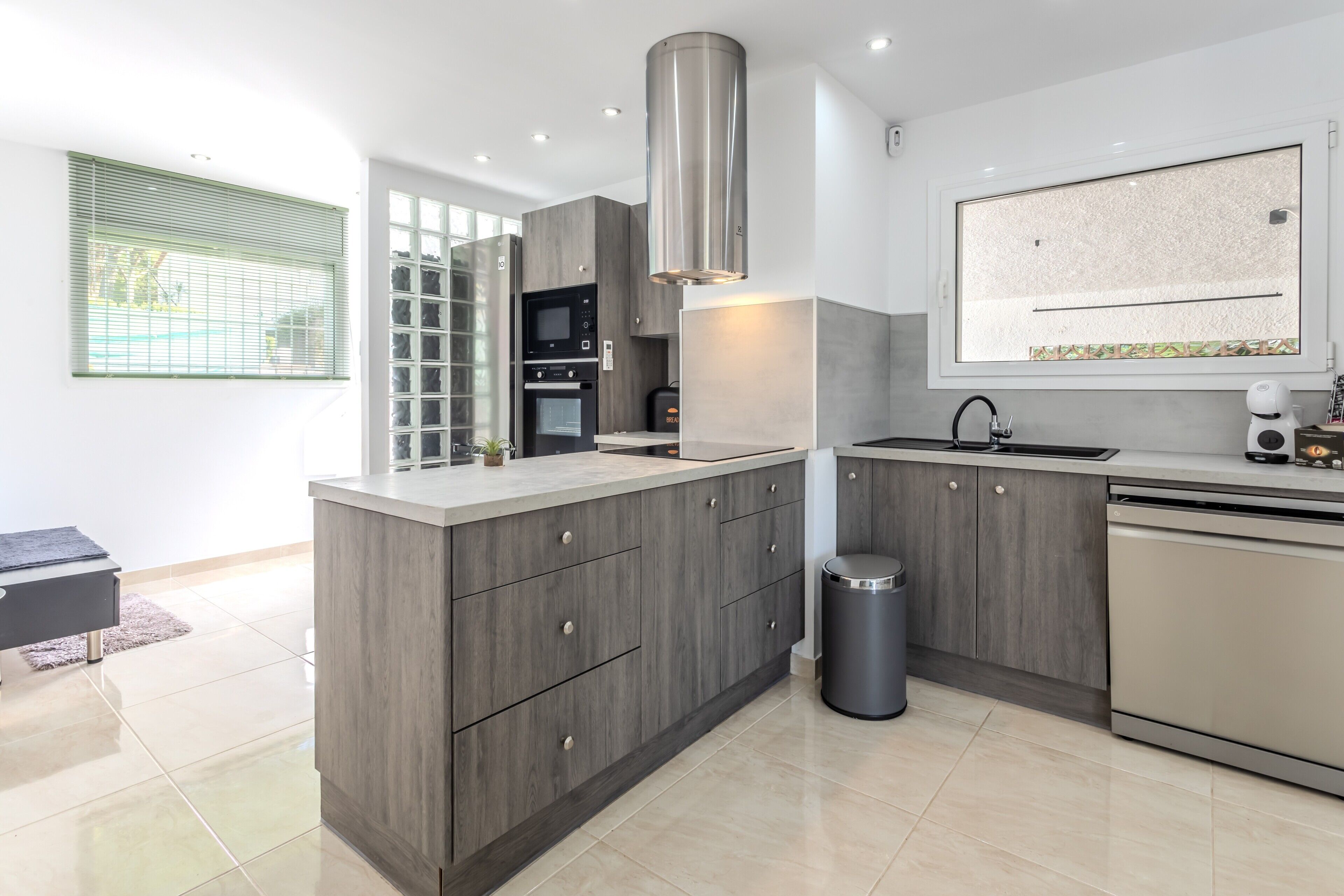 Fridge, microwave, dishwasher, coffee/tea maker