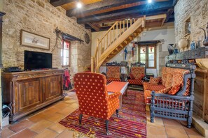 TV, DVD player, stereo - Holiday Home 'Cottage Périgourdin' with Private Pool, Private Terrace and Wi-Fi (Saint-André-d'Allas)