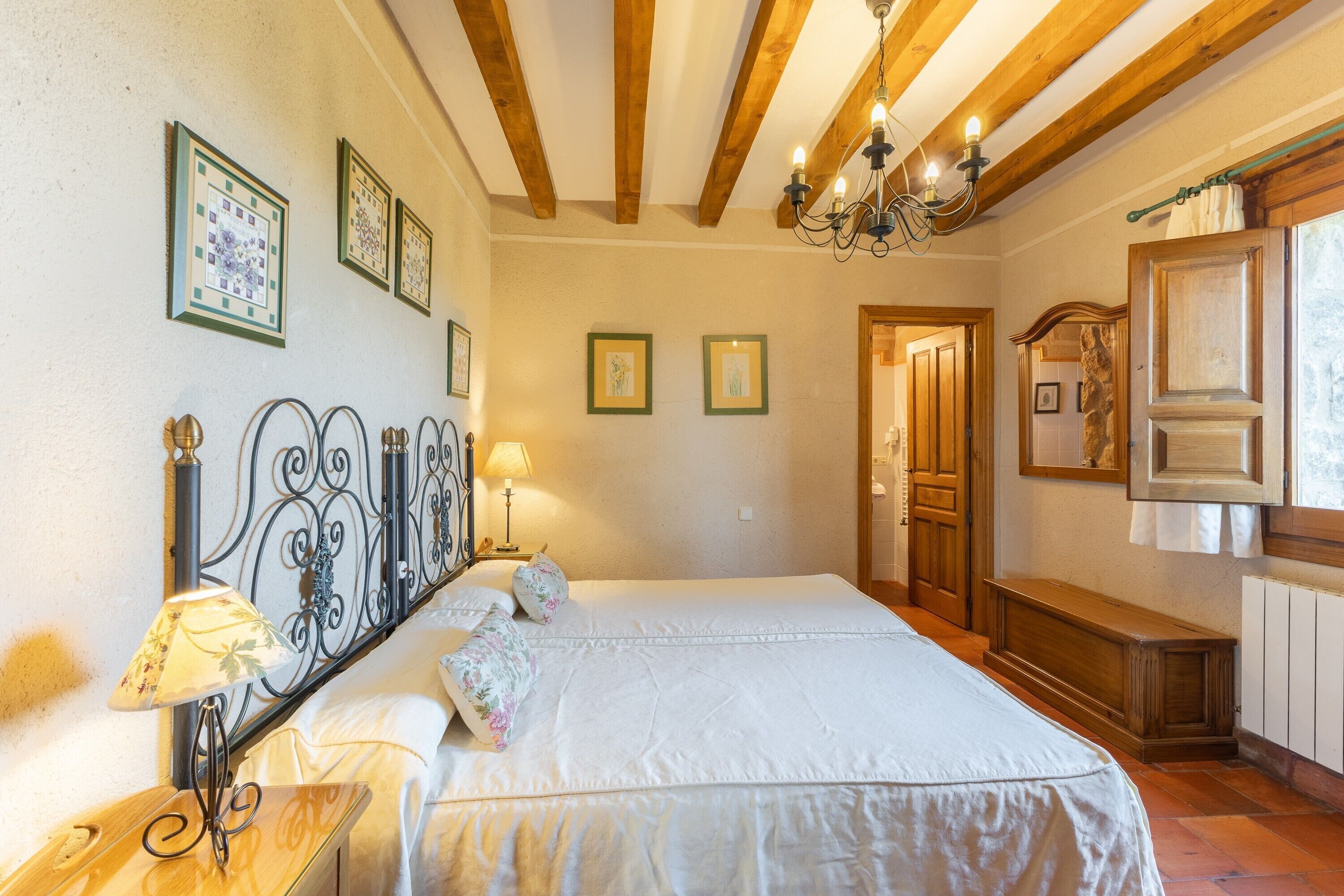 5 dormitorios, tabla de planchar con plancha, wifi gratis y ropa de cama