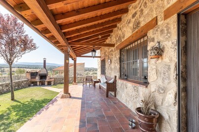 Country House 'La Casa Rural Del Secretario' with Mountain View, Private Terrace and Wi-Fi