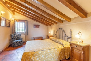 5 habitaciones, tabla de planchar con plancha y wifi gratis