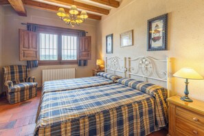 5 bedrooms, iron/ironing board, free WiFi, bed sheets - Country House 'La Casa Rural Del Secretario' with Mountain View, Private Terrace and Wi-Fi (CUBILLO)