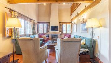 TV, fireplace, DVD player, stereo