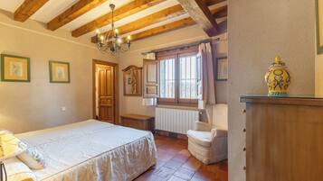 5 slaapkamers, een strijkplank/strijkijzer, gratis wifi, beddengoed