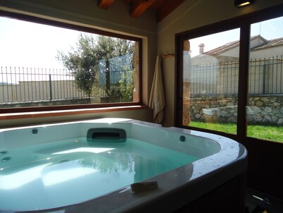 Casa rural 'La Casa Rural Del Secretario' con vistas a la montaña, terraza privada y Wi-Fi