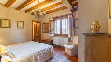 5 habitaciones, tabla de planchar con plancha y wifi gratis