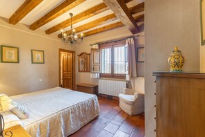 5 bedrooms, iron/ironing board, free WiFi, bed sheets - Country House 'La Casa Rural Del Secretario' with Mountain View, Private Terrace and Wi-Fi (CUBILLO)