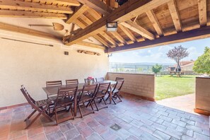 Outdoor dining - Country House 'La Casa Rural Del Secretario' with Mountain View, Private Terrace and Wi-Fi (CUBILLO)