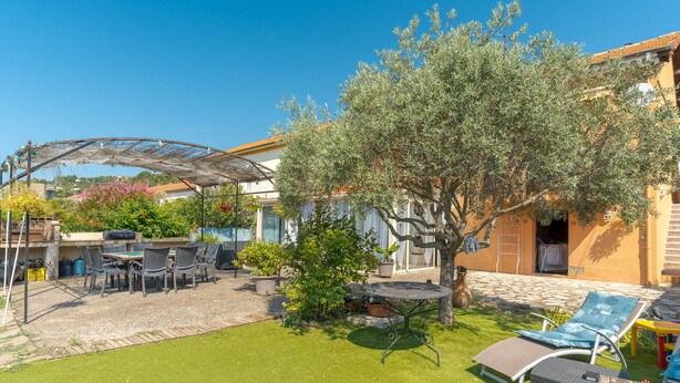 A patio with outdoor furniture, a pergola, and a tree. - Apartment 'Les Cerisiers' with Shared Pool, Shared Terrace and Wi-Fi (Apt)