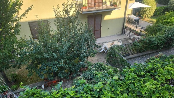 屋外ダイニングエリア