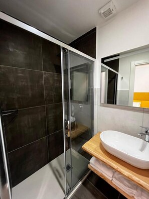 Dutxa, assecador de cabells i tovalloles 