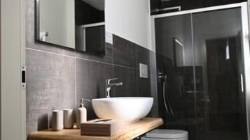 Dutxa, assecador de cabells i tovalloles