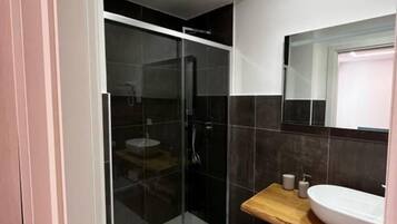 Dutxa, assecador de cabells i tovalloles