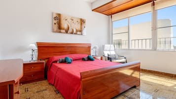 3 slaapkamers, een strijkplank/strijkijzer, gratis wifi, beddengoed