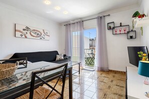 TV - Apartment 'Sant Carles' with Sea View, Balcony and Wi-Fi (La Ràpita)