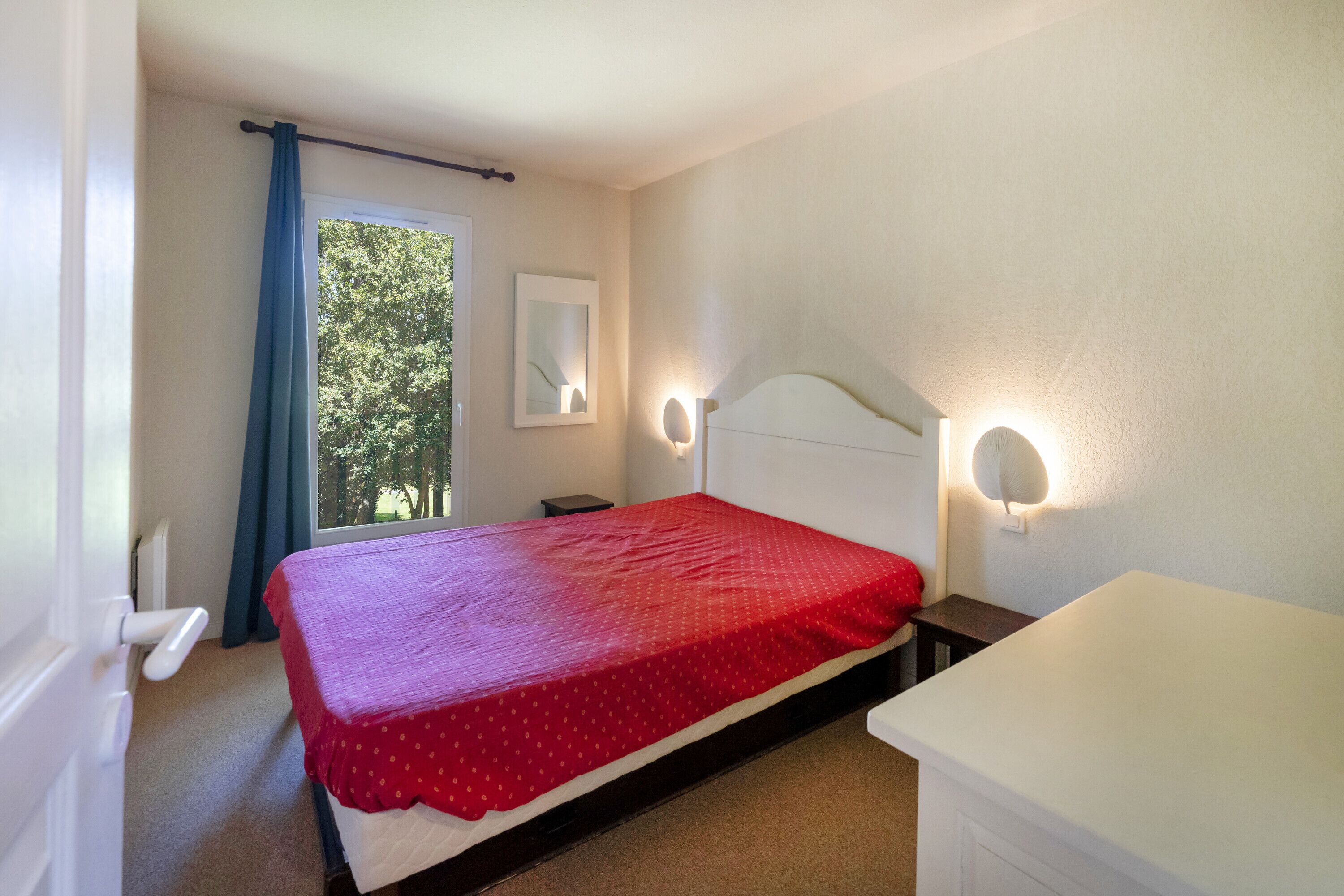 2 chambres, fer et planche à repasser