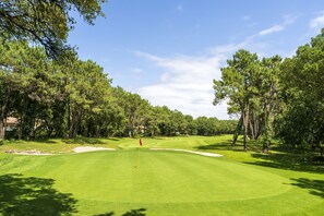 Golf - Holiday Home 'Maison Domaine Du Golf De Pinsolle' with Private Terrace, Private Garden and Balcony (Soustons)