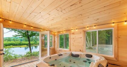 Waterfront! HotTub-Kayak-On Snowmobile Trail-Massage chair-Sauna-On Hiking Trail