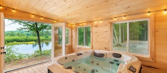 Waterfront! HotTub-Kayak-On Snowmobile Trail-Massage chair-Sauna-On Hiking Trail