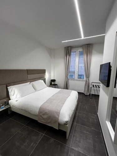 'Joyfül Accomodation Camera 4' with Wi-Fi and Air Conditioning