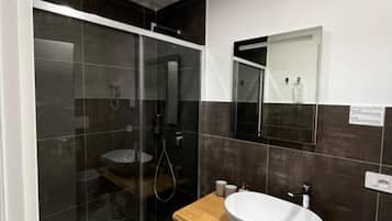 Doccia, asciugacapelli, asciugamani