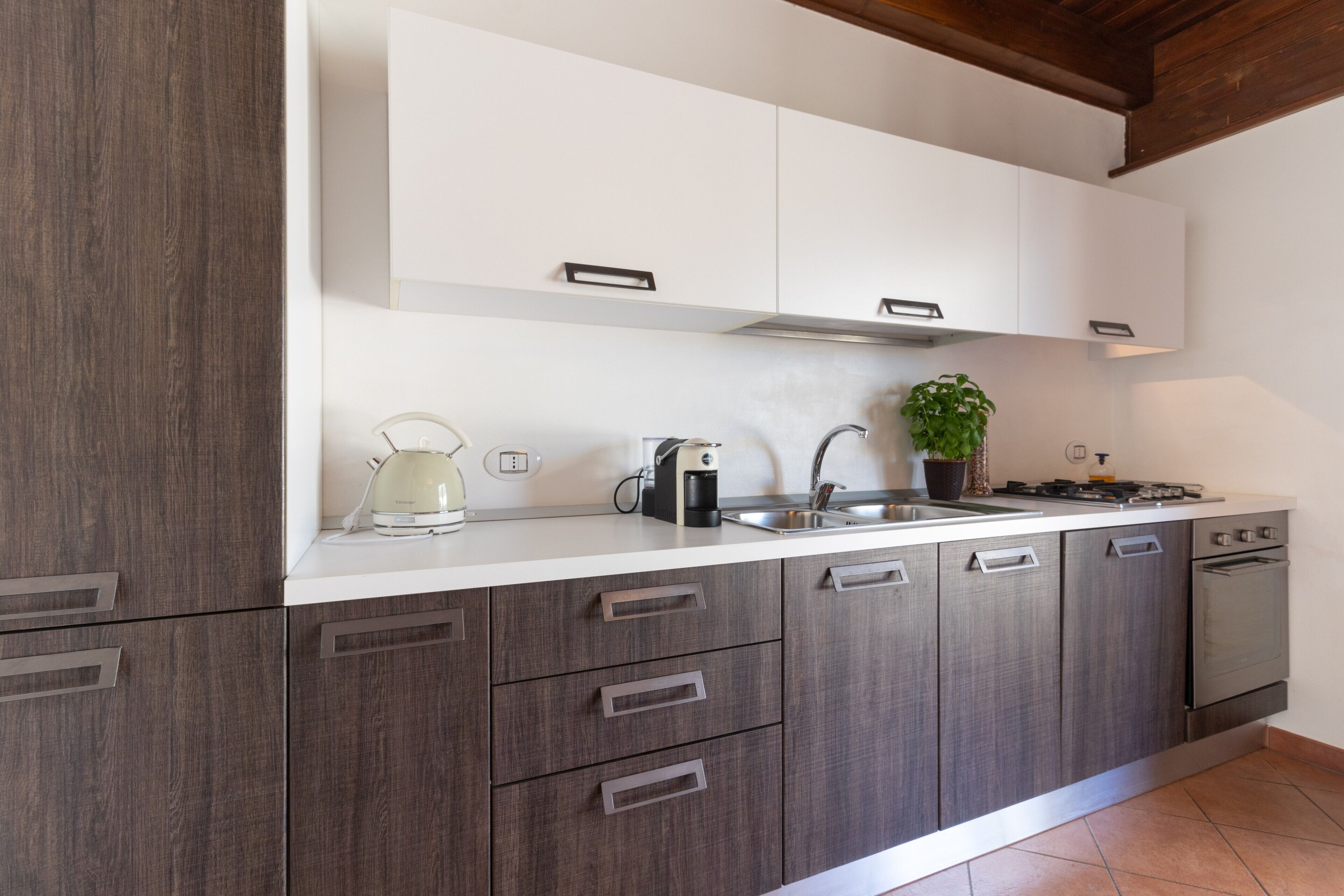 冷蔵庫、オーブン、コンロ、食器洗い機