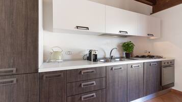 Réfrigérateur, four, plaque de cuisson, lave-vaisselle