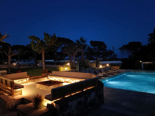 Villa 'Masia Luxmarspa' with mountain views, Wi-Fi and air conditioning