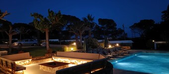 Villa 'Masia Luxmarspa' with mountain views, Wi-Fi and air conditioning