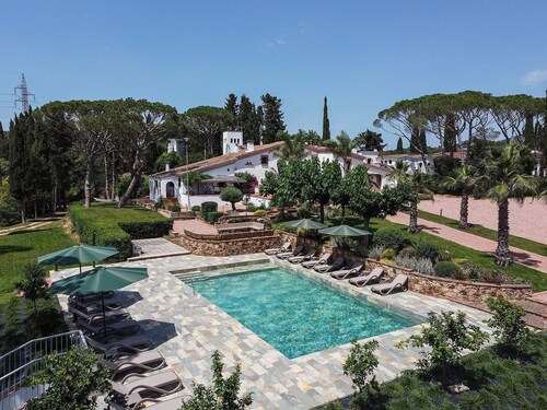 Villa 'Masia Luxmarspa' with mountain views, Wi-Fi and air conditioning