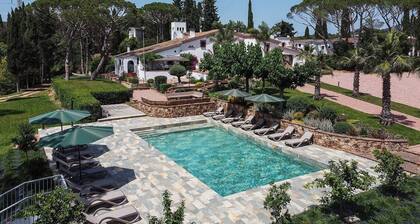 Villa 'Masia Luxmarspa' with mountain views, Wi-Fi and air conditioning
