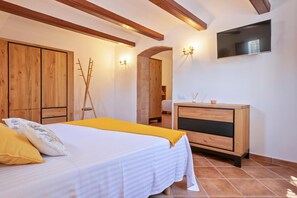 5 chambres, fer et planche à repasser, accès au Wi-Fi (inclus)