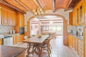 Dining - Villa 'Encanto' with Mountain View, Wi-Fi and Air Conditioning (Tordera)