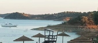 Holiday Home 'A Casa Do Mestre Lau' with Private Terrace, Wi-Fi and Air Conditioning