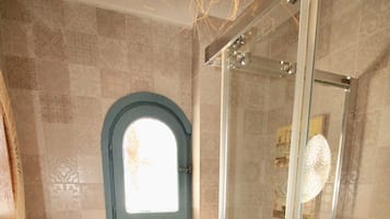 Douche, serviettes fournies