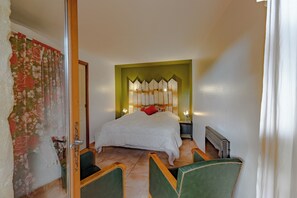 3 slaapkamers, een strijkplank/strijkijzer, gratis wifi, beddengoed