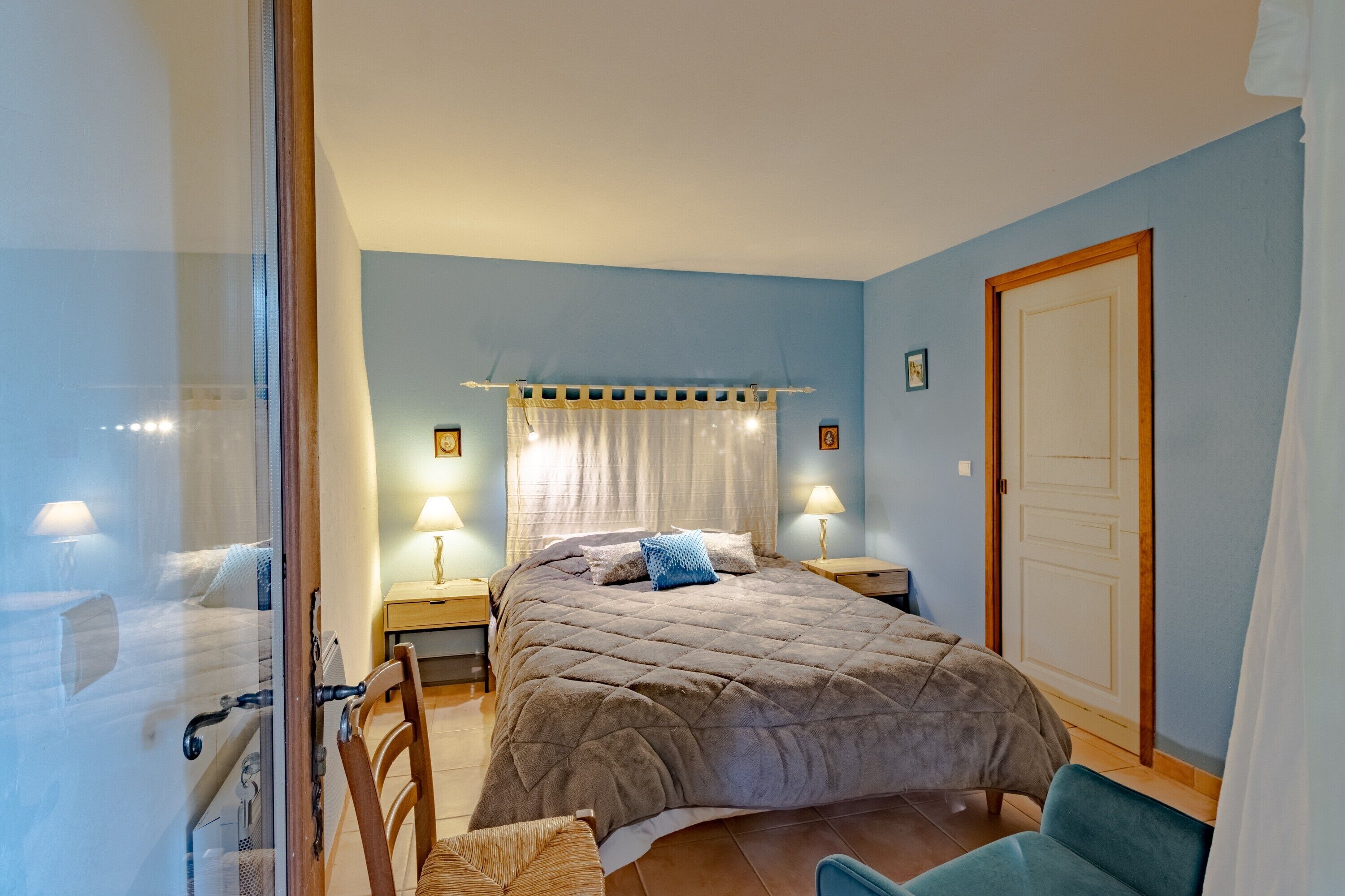 3 chambres, fer et planche à repasser, Wi-Fi gratuit, draps fournis