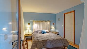 3 chambres, fer et planche à repasser, Wi-Fi gratuit, draps fournis