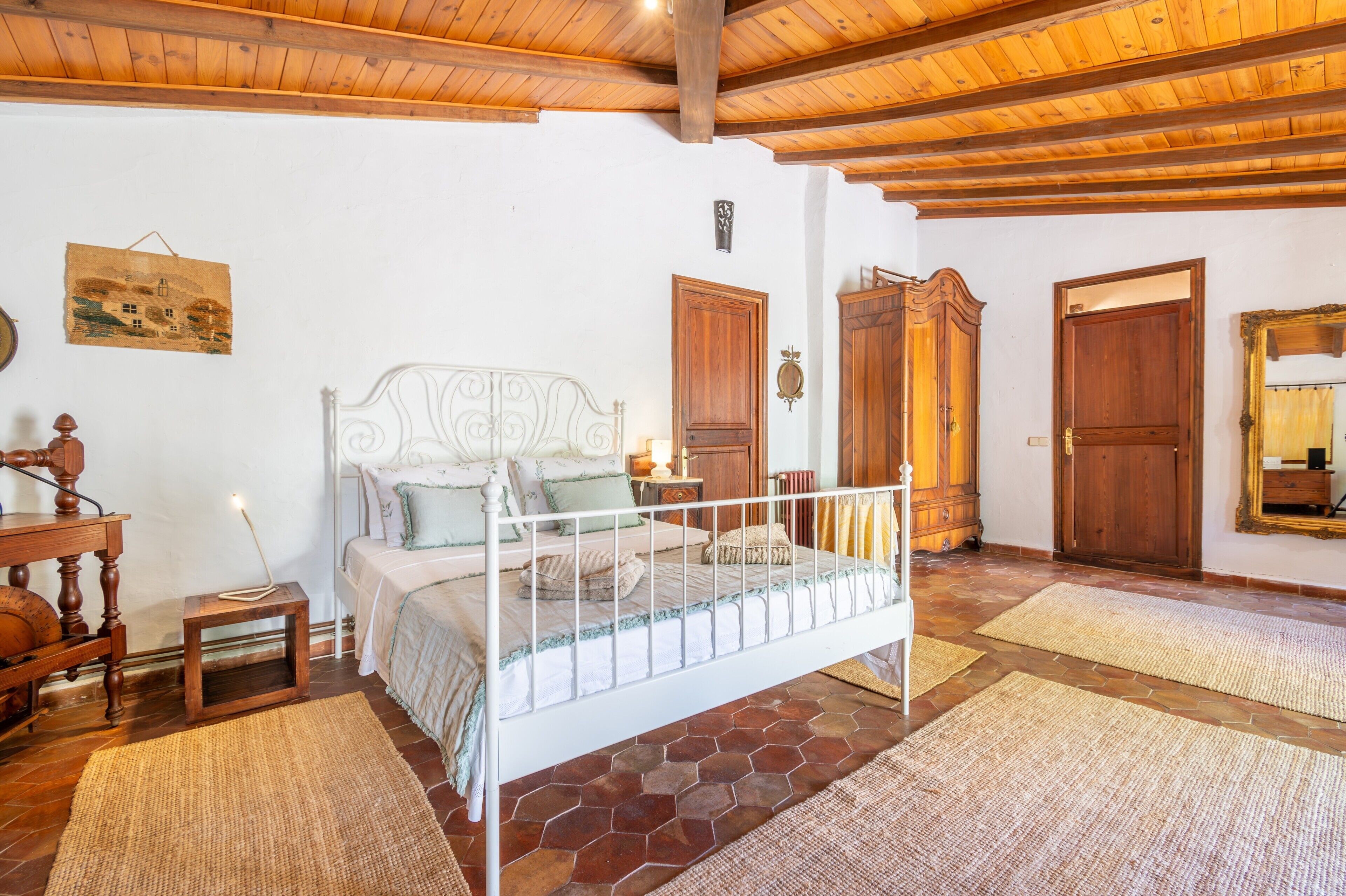 2 soverom, strykejern/-brett, wi-fi (inkludert) og sengetøy