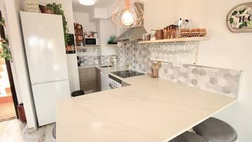 Fridge, microwave, oven, stovetop