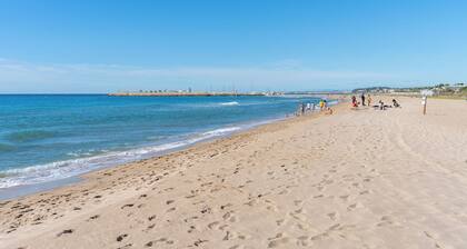 Appartement 'Near Beaches Large Private Patio' avec piscine partagée, Wi-Fi et climatisation