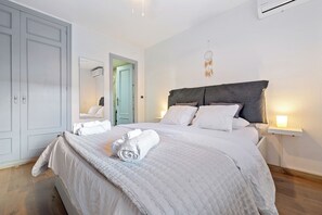 1 bedroom, iron/ironing board, free WiFi, bed sheets - Apartment 'Near Beaches Large Private Patio' with Shared Pool, Wi-Fi and Air Conditioning (Comarruga)