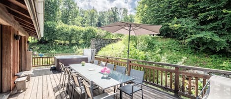 تناول الطعام بالخارج