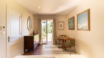 4 camere, ferro/asse da stiro, Wi-Fi gratuito, lenzuola