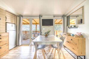 Dining - Amira Mobile Home 42m² with Sea View and Air Conditioning (Lège-Cap-Ferret)