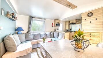 Télévision, table de tennis de table